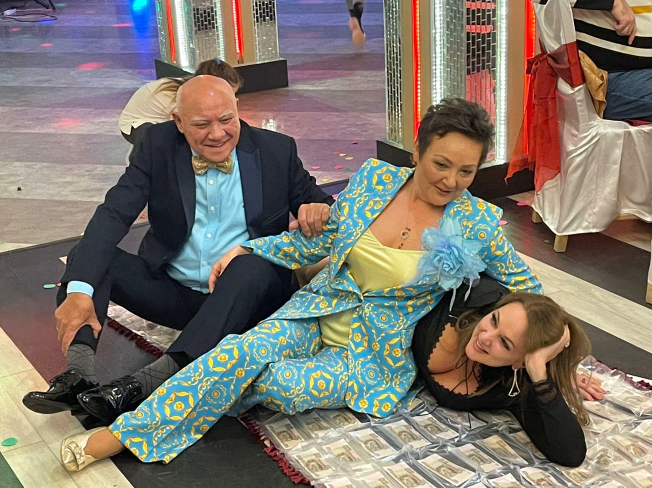 юбилей в Уфе, ведущая на юбилей, классные фото, купаться в деньгах, лучшие ведущие в Уфе, лучшие ведущие, без комплексов ведущая на торжество Анна Тетерюк